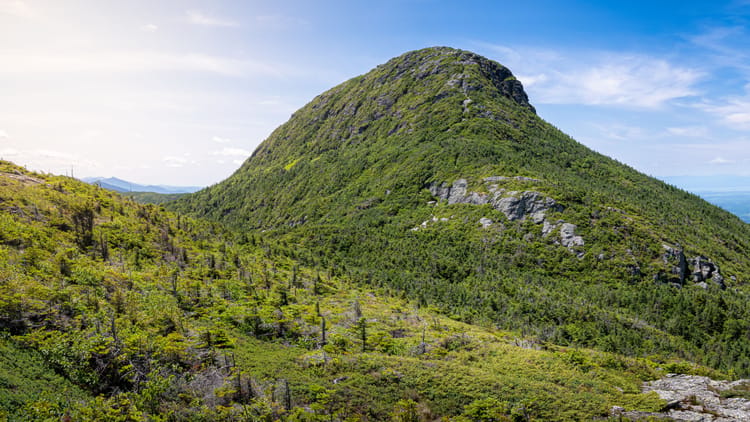 beautiful-landscape-of-mount-mansfield-in-vermont-